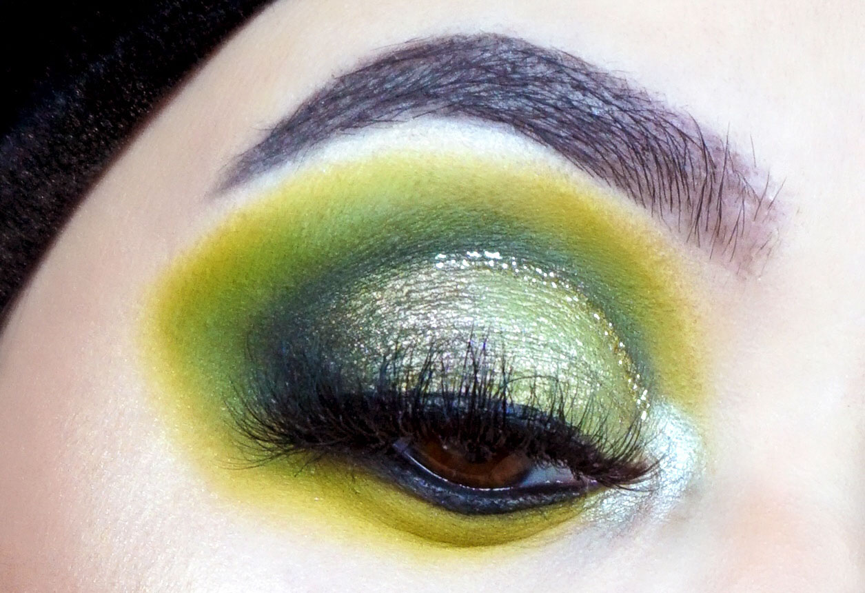 Green Cut Crease Eyeshadow Tutorial: Step-By-Step With Pictures