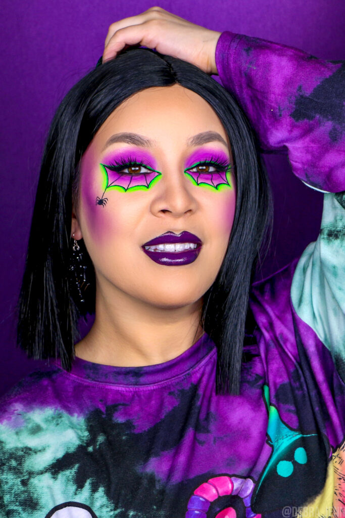 Halloween eye makeup - green cobweb eyeliner with purple eyeshadow