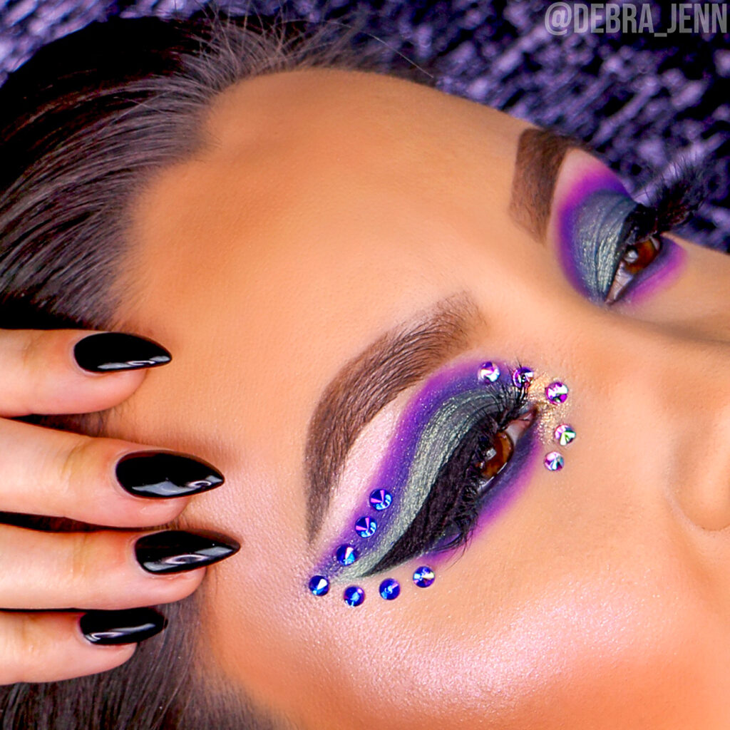 halloween eye makeup looks - purple and green eyeshadow